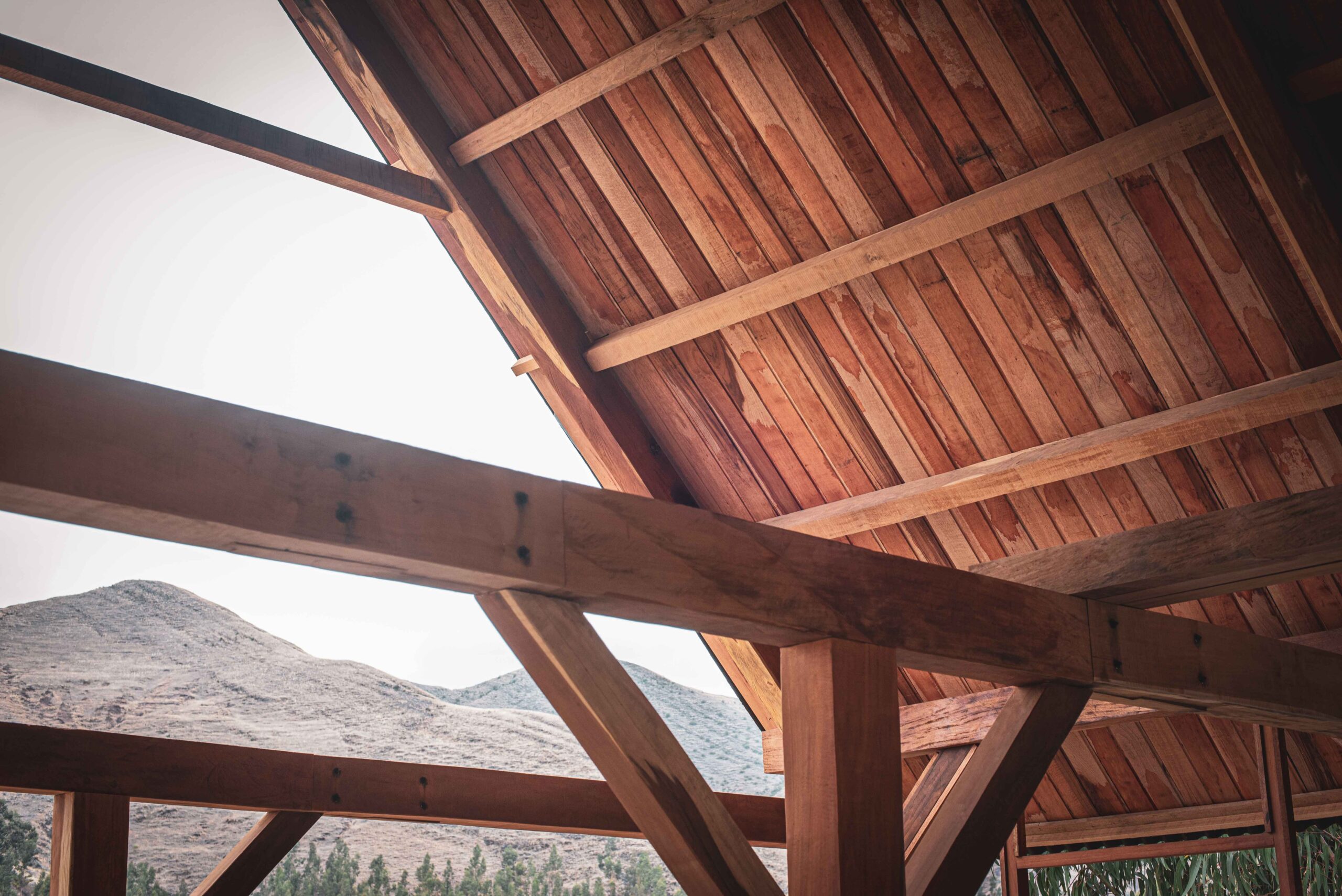 Construcción Techo de Casa de Madera Cusco